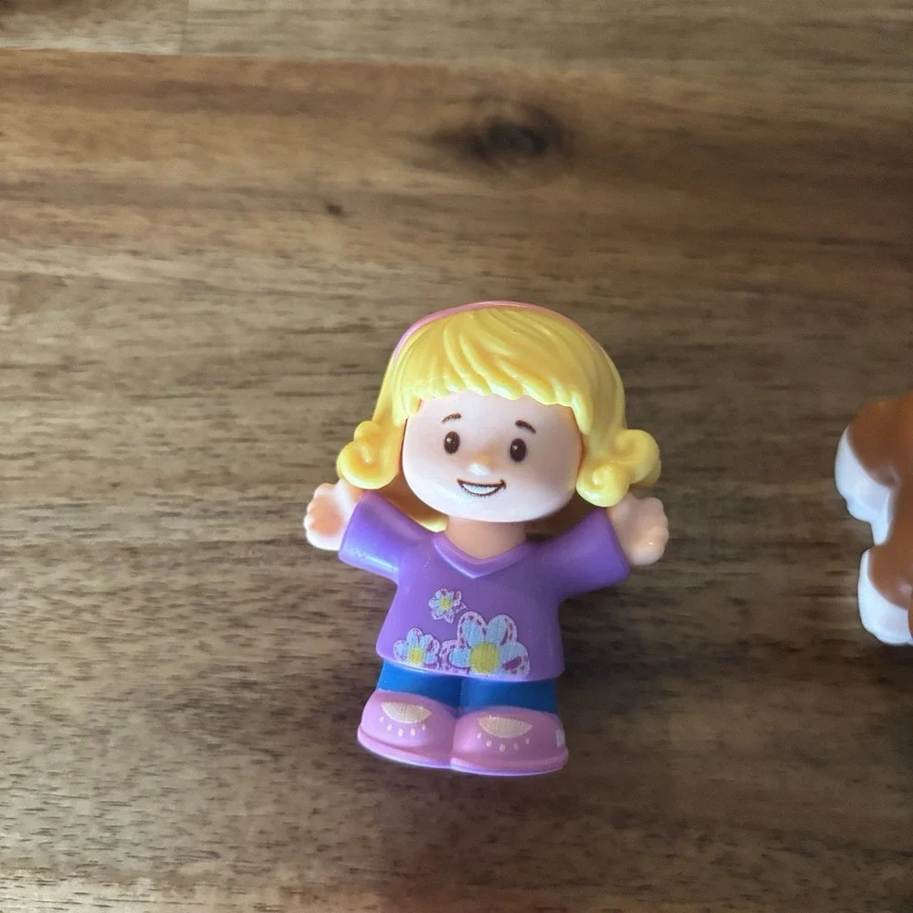 Fisher Price Little People Lot Of 5 / 2 Girls , Fireman, Boy , Dog Toys Preowned